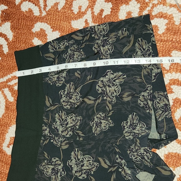 Athleta Trekkie North Printed short size 14 - Picture 9 of 10